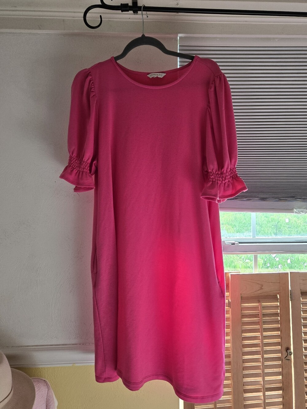crown & ivy Hot Pink Crewneck Shift Top